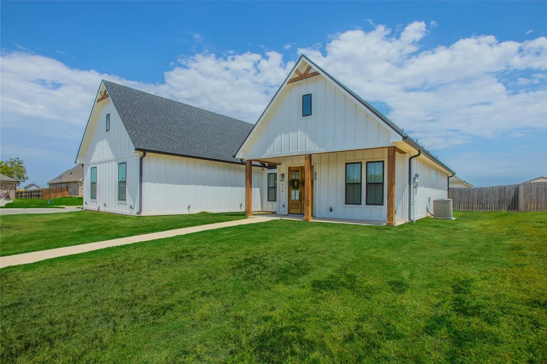 Photo of 116 Indian Trails Road