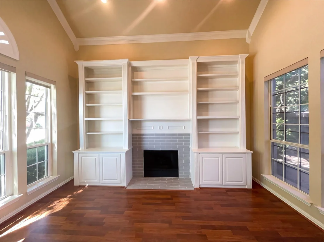 Photo of 2400 Creekview Drive