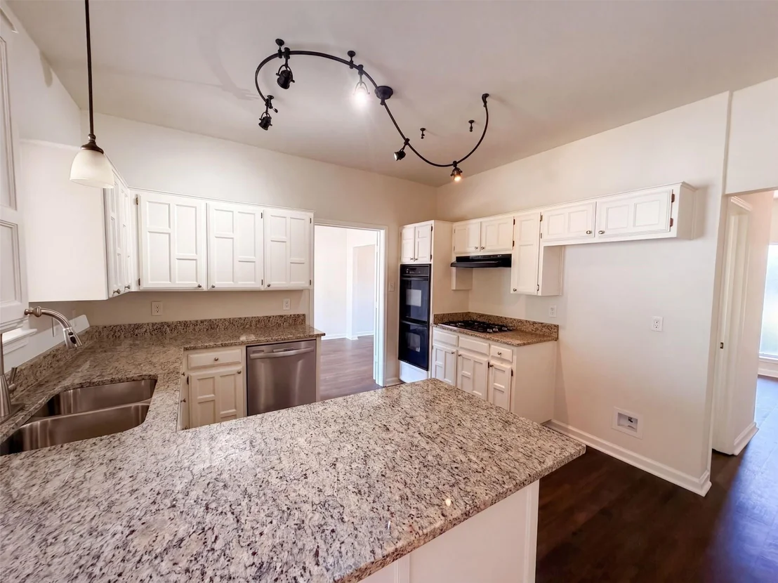 Photo of 2405 Waterloo Lane