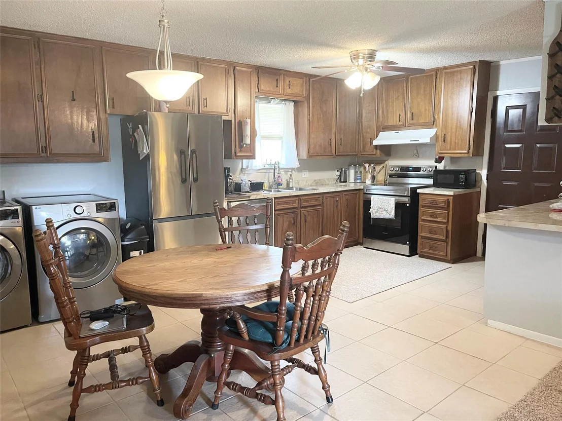 Photo of 140 S Comanche Drive