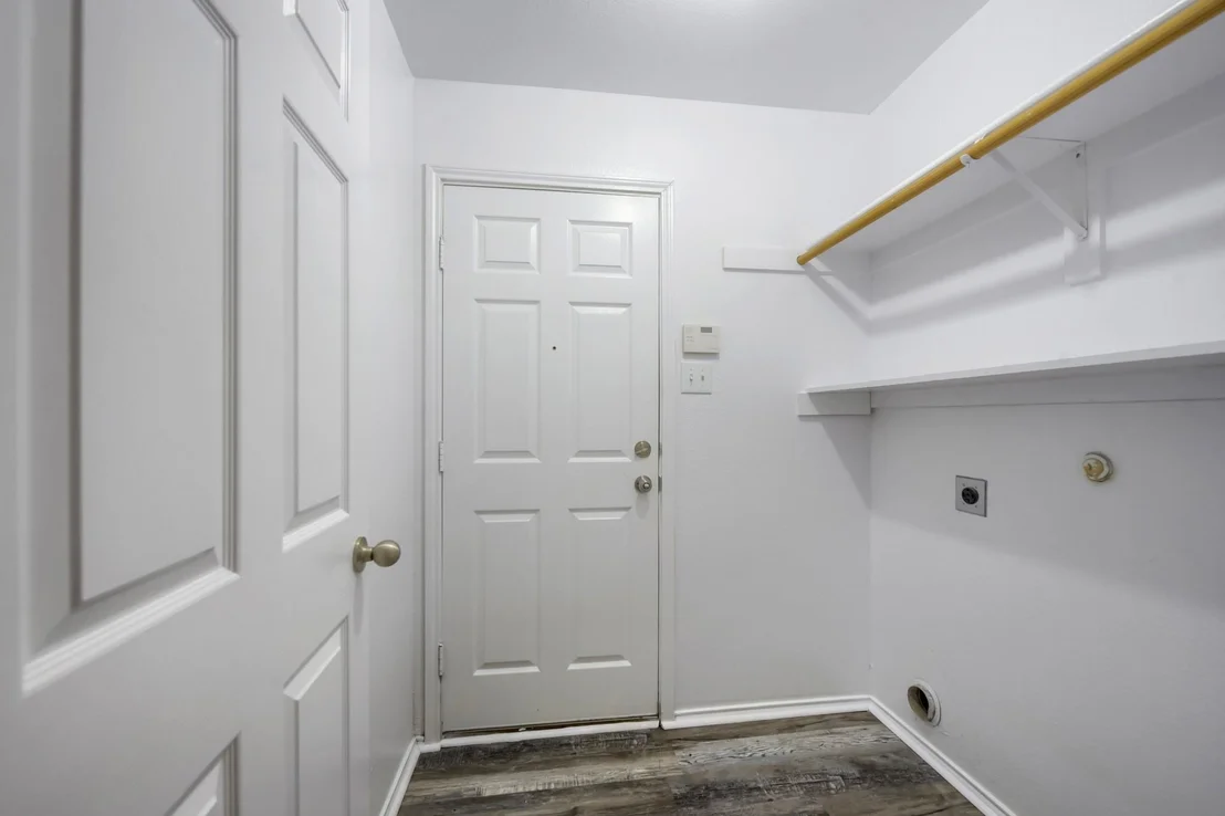 Photo of 915 Hidden Oaks Drive