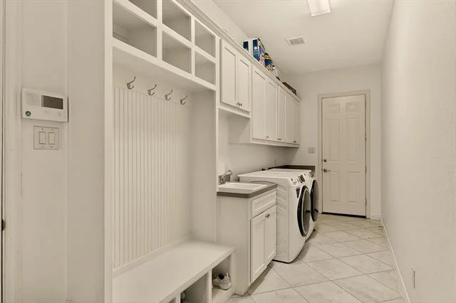 Photo of 1107 Devonshire Drive S