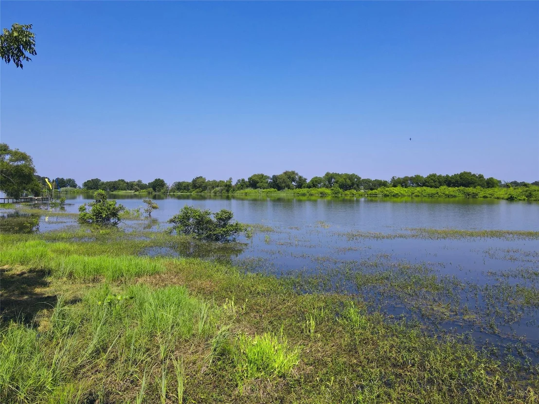 Photo of 5086 Waterfront Road