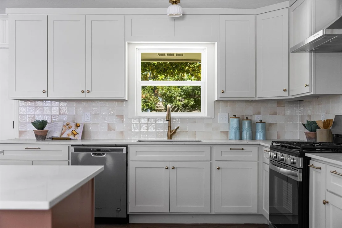 Photo of 716 Mayrant Drive