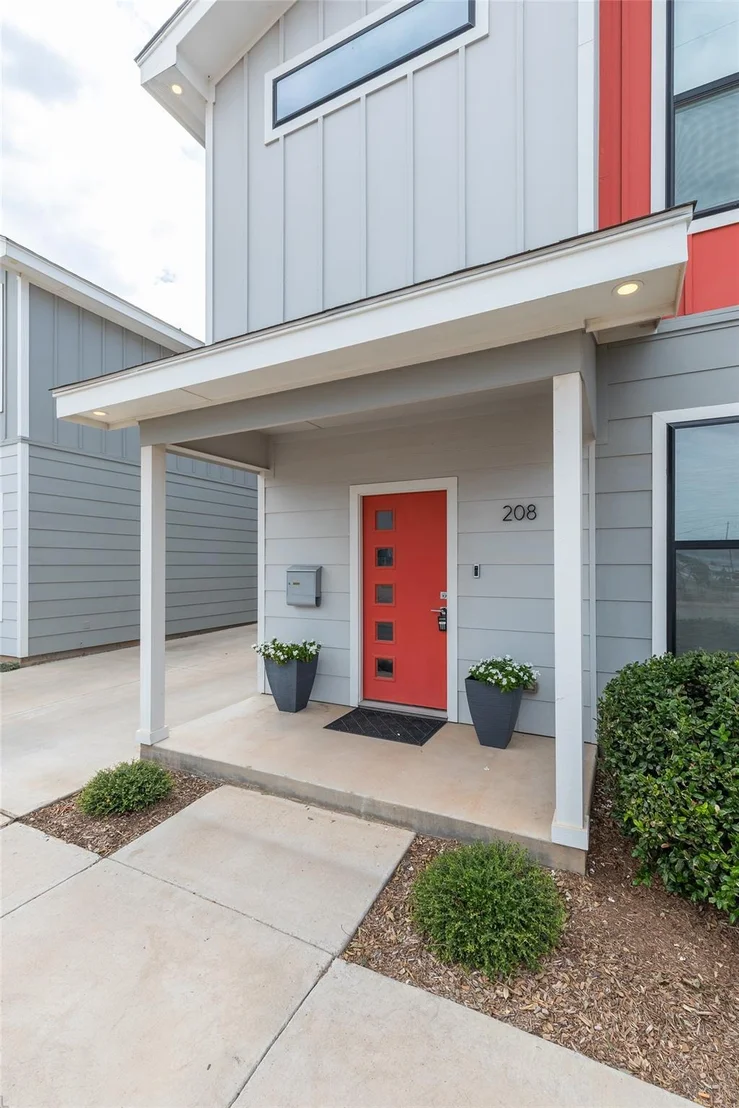 Photo of 208 Pecan Street