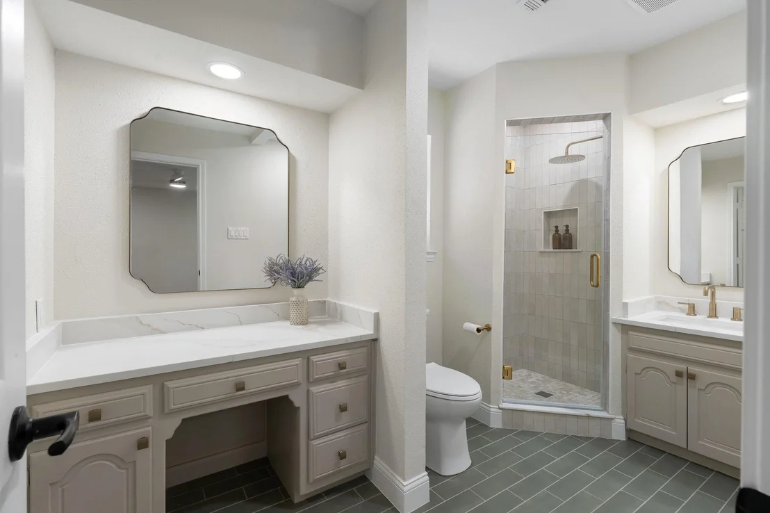 Photo of 2844 Hurstview Drive