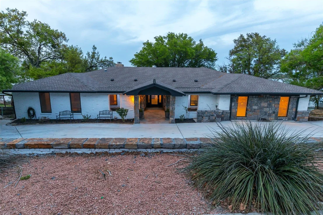Photo of 440 Lakeside Drive