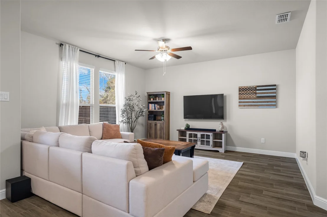 Photo of 5525 Round Hill Road
