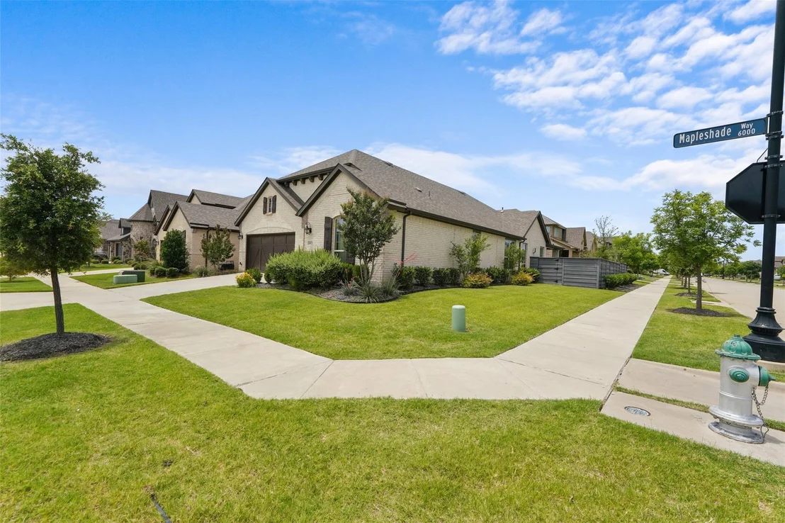 Photo of 6012 Mapleshade Way