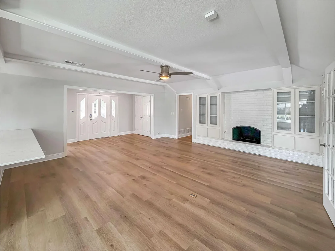 Photo of 100 W Pleasantview Drive