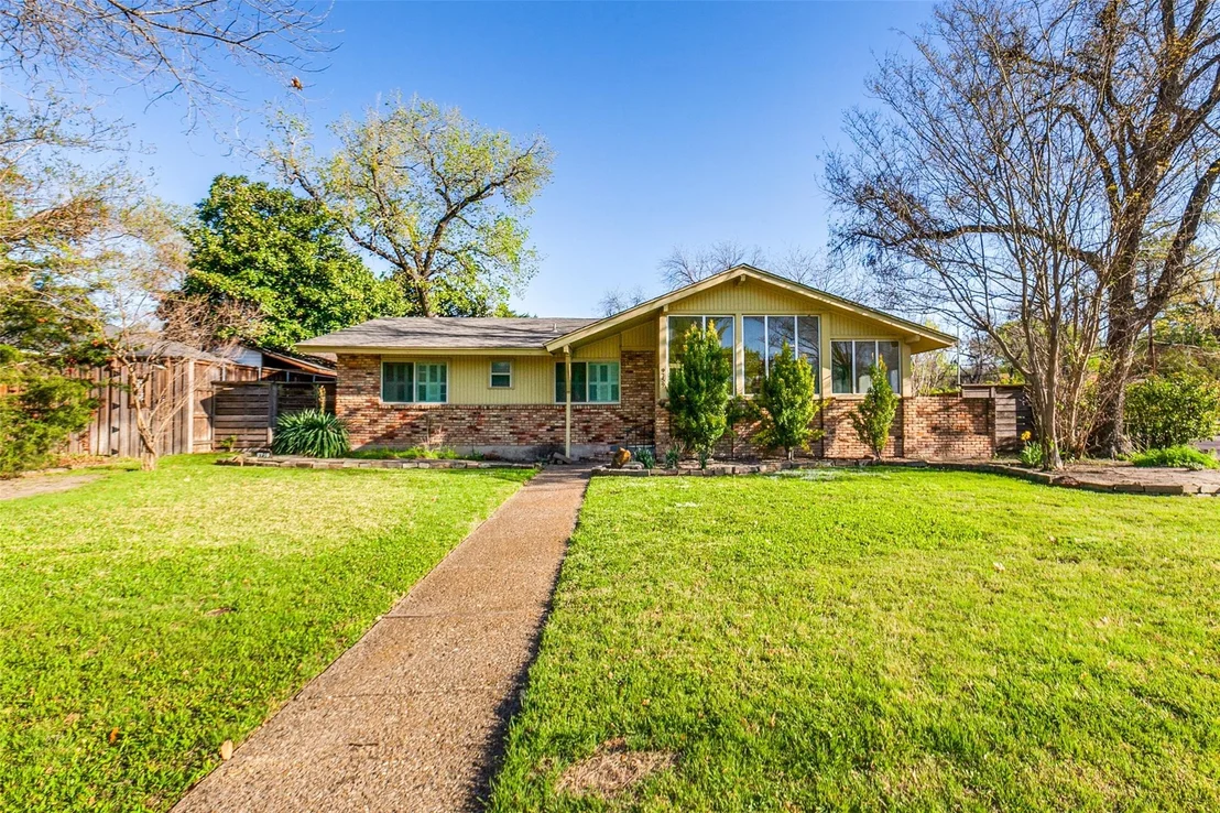 Photo of 9759 Shoreview Road