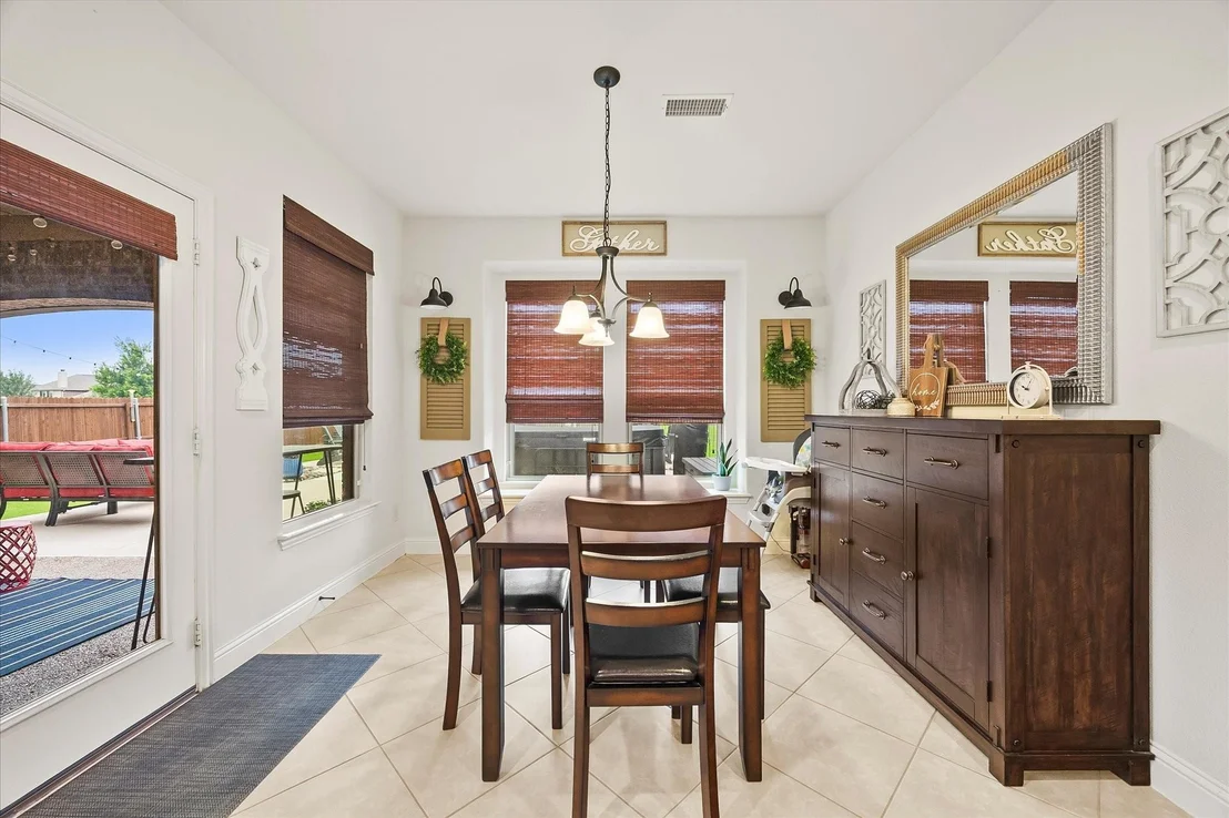 Photo of 1056 Knoxbridge Road