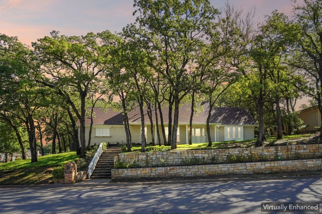 Photo of 2872 Hurstview Drive