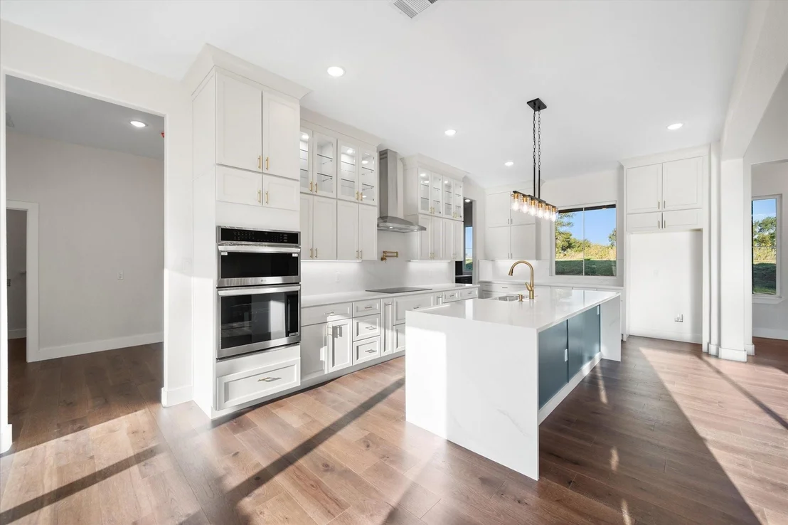 Photo of 554 Shoreside Drive
