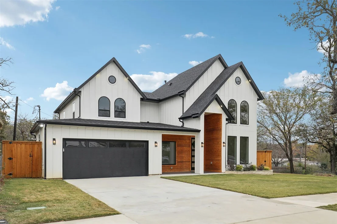 Photo of 1713 Highland Drive W