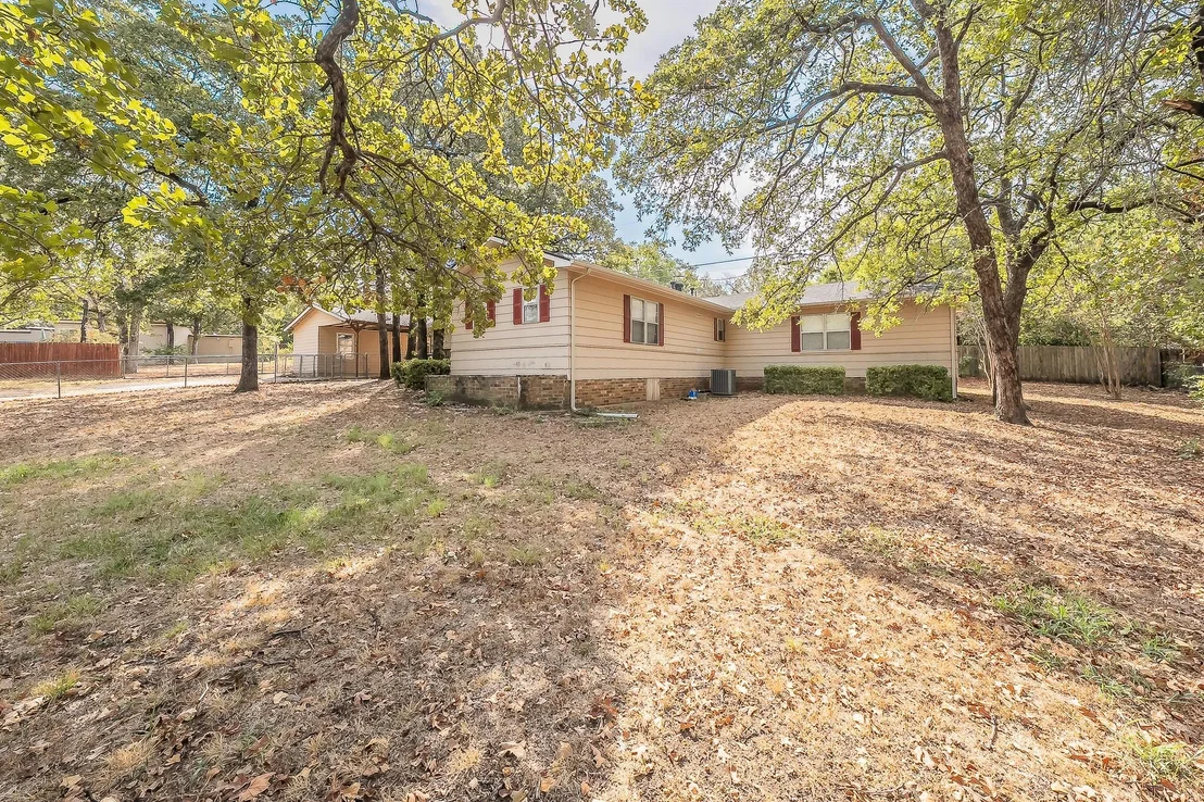 Photo of 1812 Highland Drive E