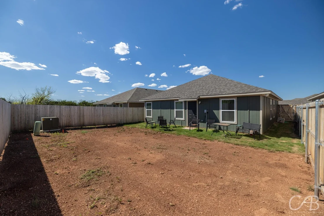 Photo of 7910 Vineyard Drive
