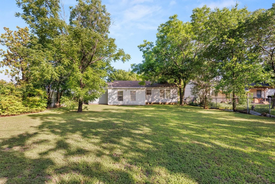 Photo of 2921 Summer Avenue