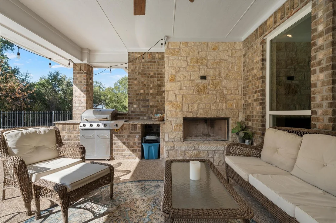 Photo of 580 Whispering Oaks