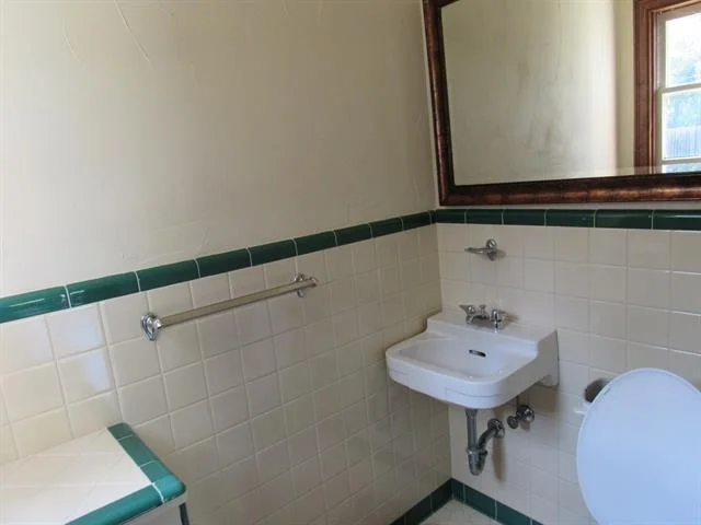 Photo of 3300 Oakridge Lane