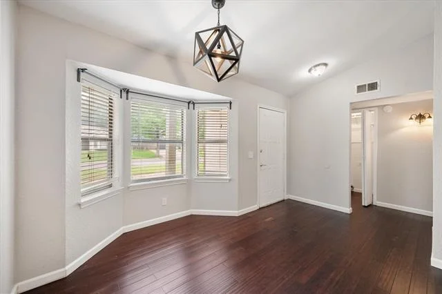 Photo of 1406 Colonnade Drive