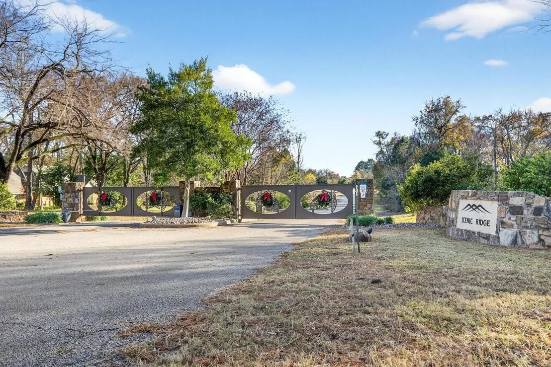 Photo of 6105 Overlook Point