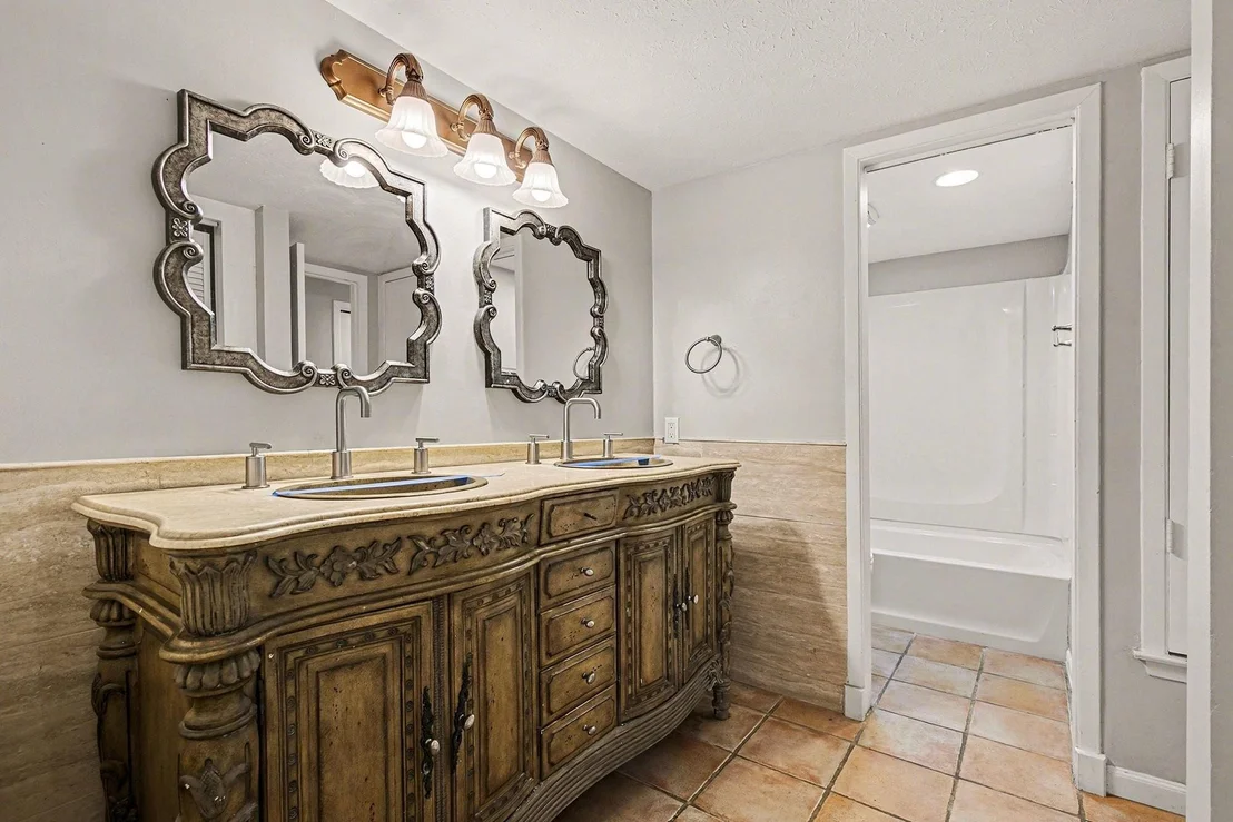 Photo of 1606 Hawthorne Drive
