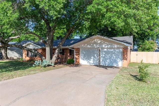 Photo of 2310 Crescent Drive