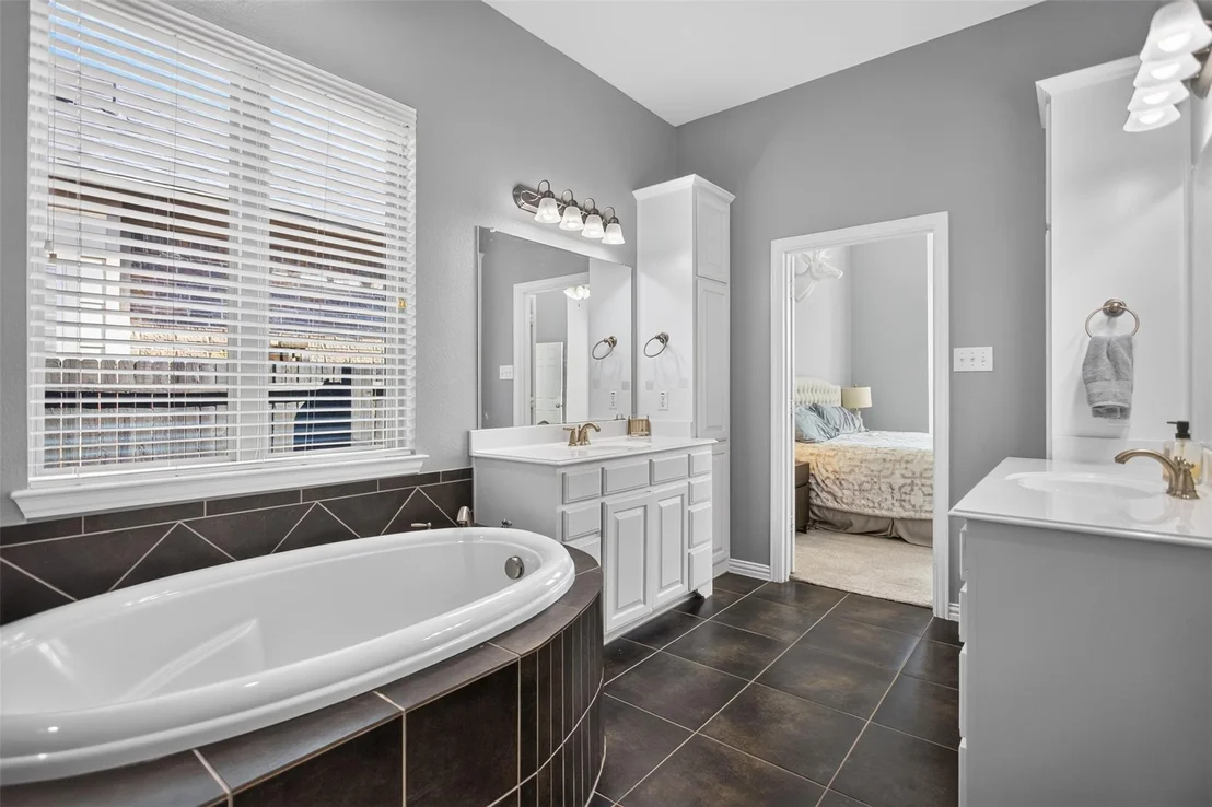 Photo of 1020 Longhill Way