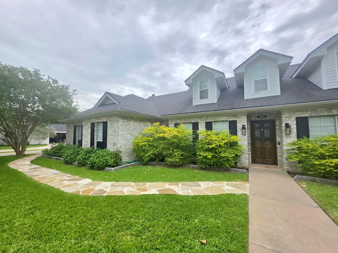 Photo of 520 Red River Road