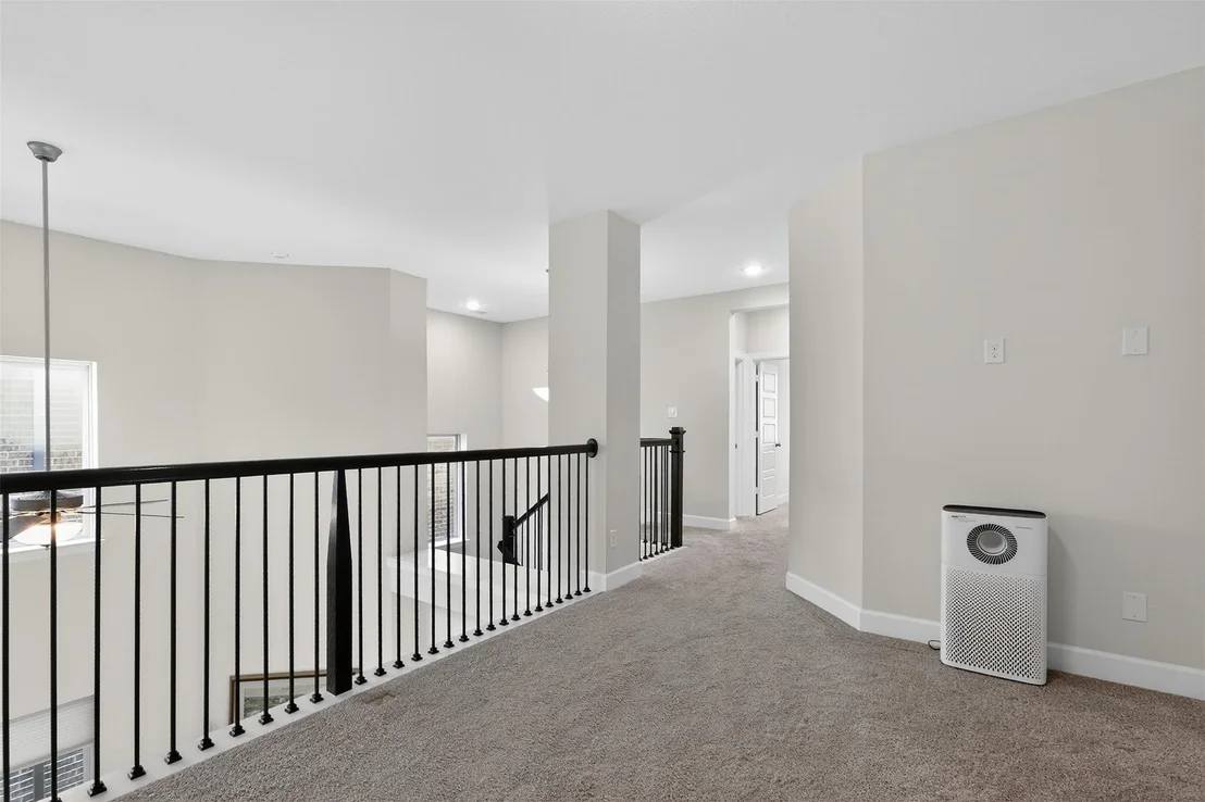 Photo of 580 Courtyard Lane