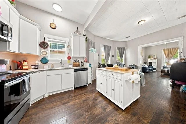 Photo of 303 N Douglas Avenue