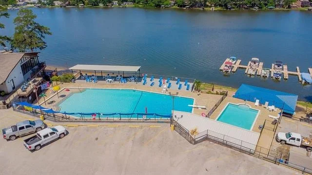 Photo of 321 Lakeview Drive
