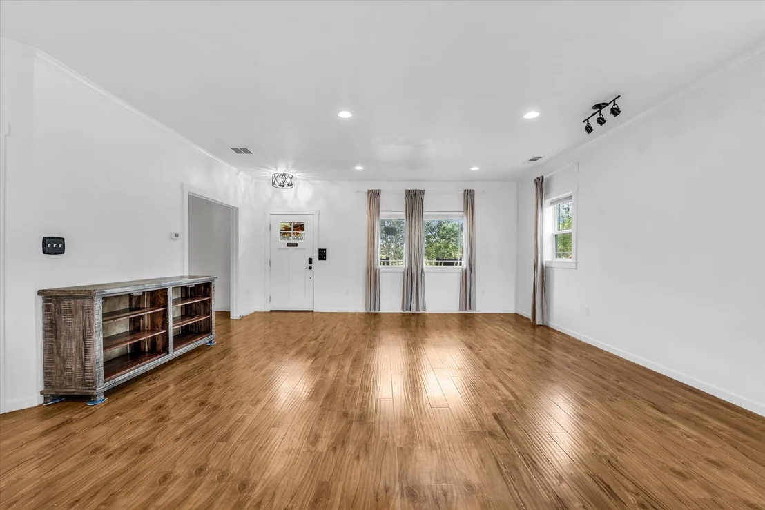 Photo of 348 Barker Lane