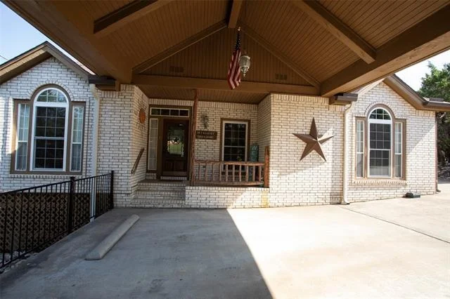 Photo of Unit 2 at 880 Cliffs Drive
