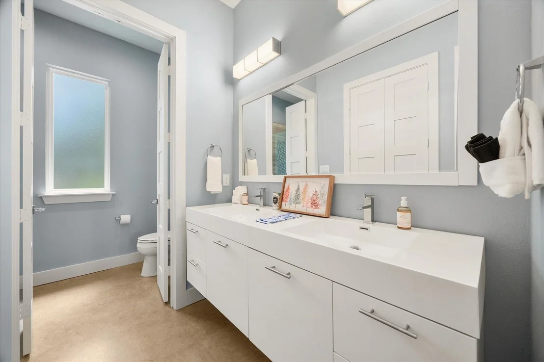 Photo of 130 Harbor Drive