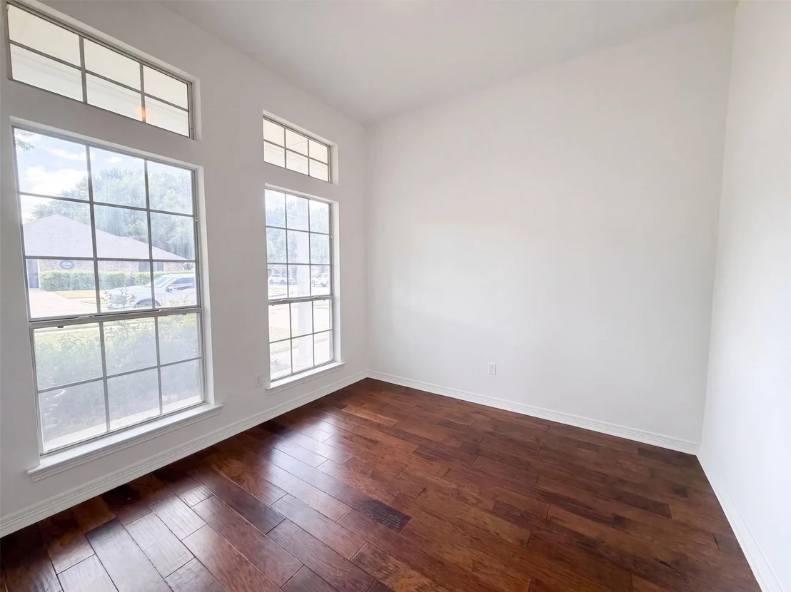 Photo of 1623 W Pleasant Drive