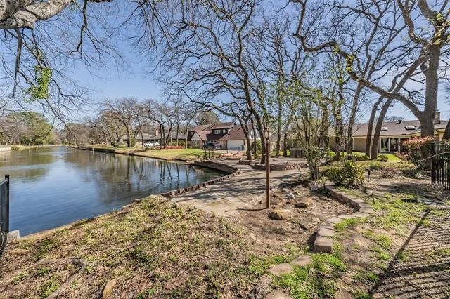 Photo of 2415 Lakeview Circle