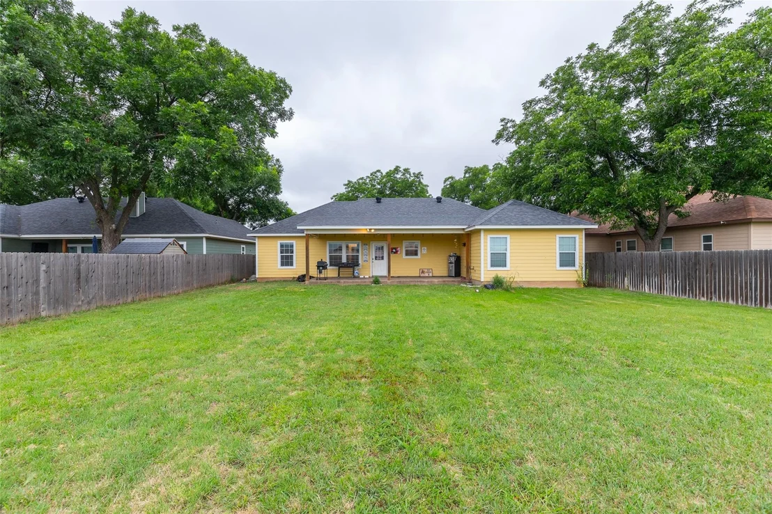 Photo of 901 Kelley Lane