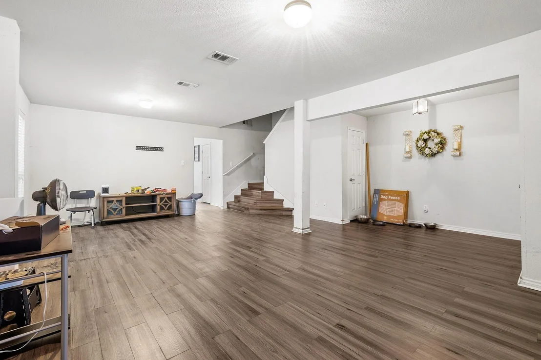 Photo of 704 Acacia Drive