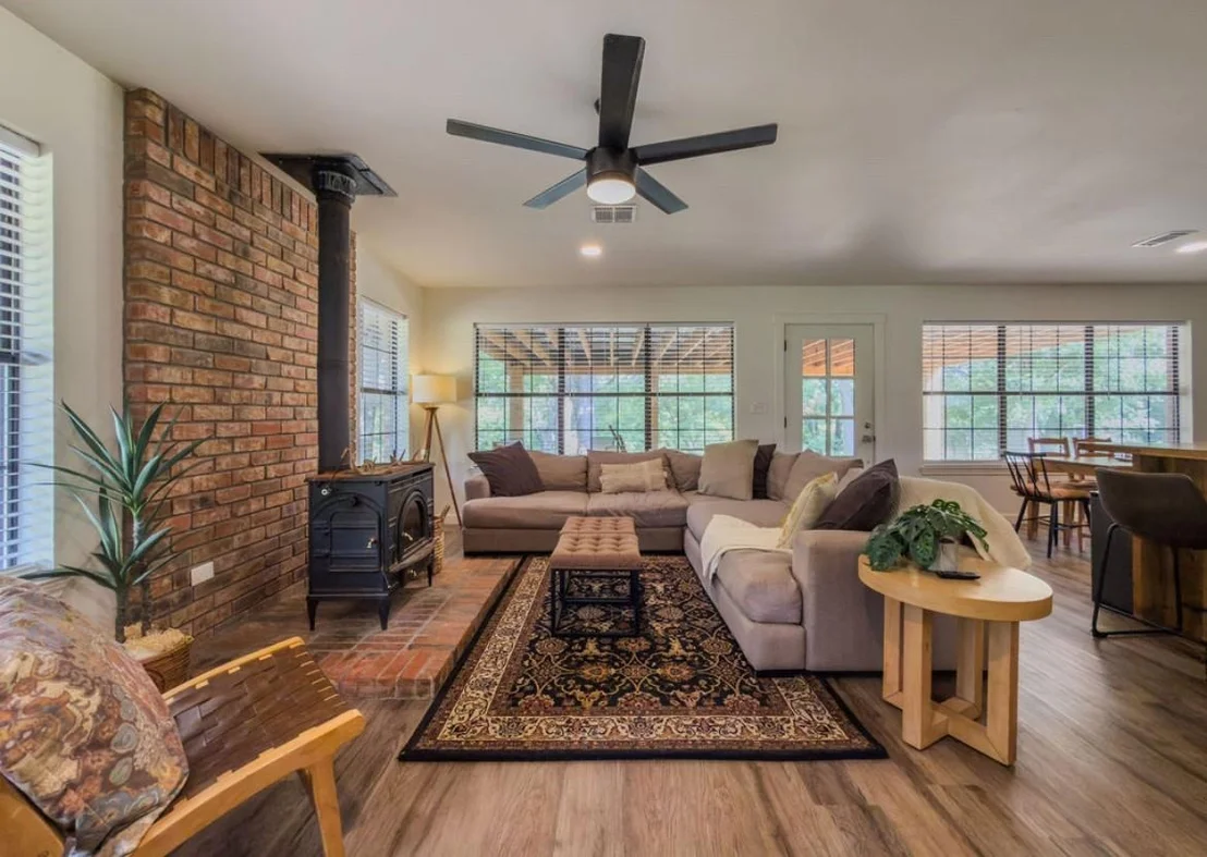 Photo of 101 Rose Way
