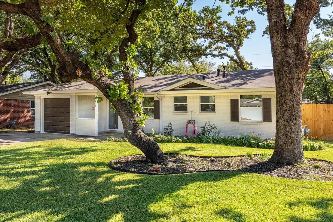 Photo of 805 Clover Park Drive