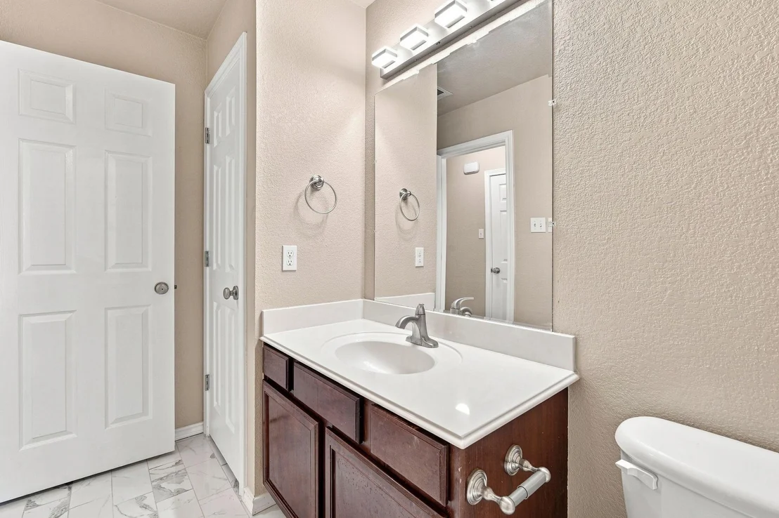 Photo of 1720 Lakeway Drive