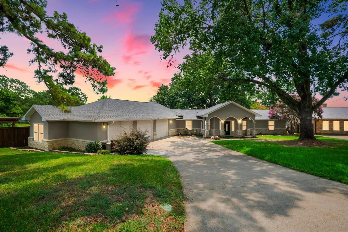 Photo of 211 Lake Front Drive