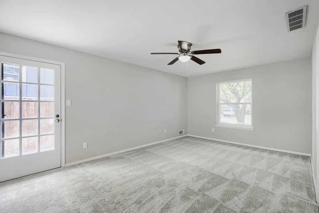 Photo of 1414 Dumont Drive