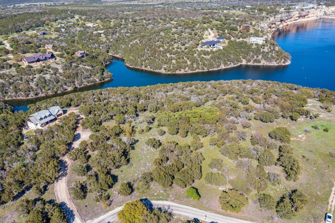 Photo of 1021 Lakeside Lane