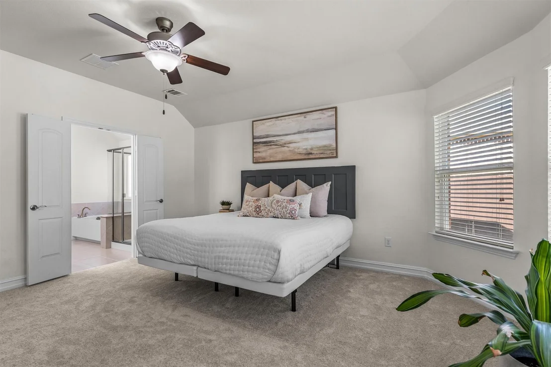 Photo of 6424 Roaring Creek