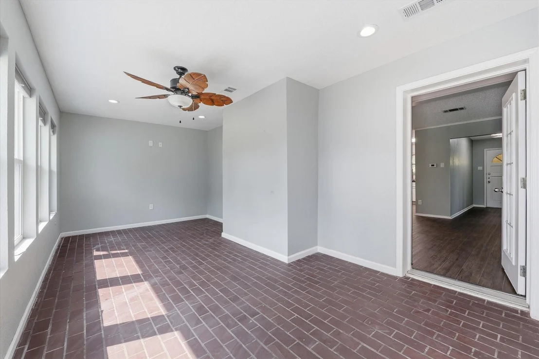 Photo of 140 Towne West Drive
