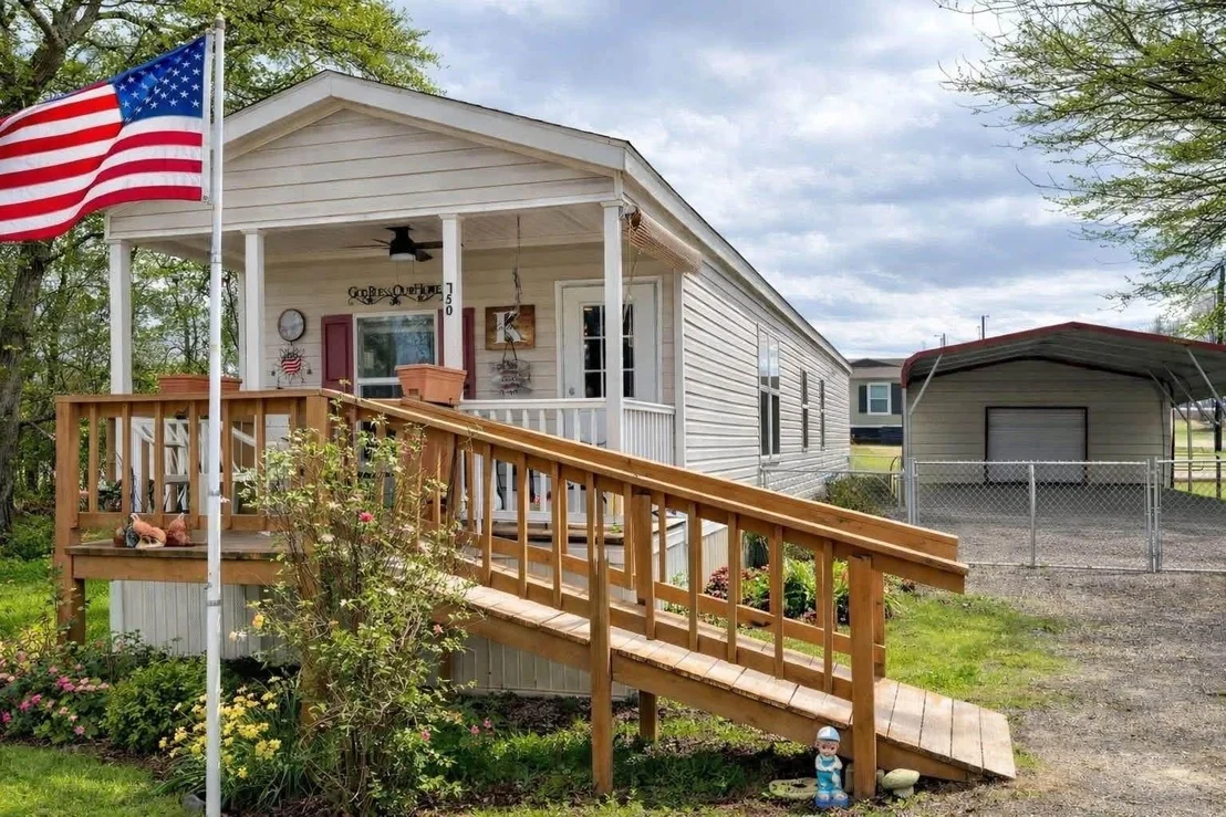 Photo of 750 Waterfront Row