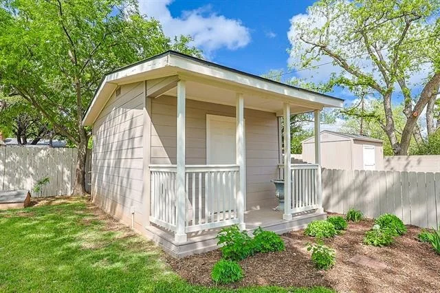 Photo of 1602 Elmwood Drive